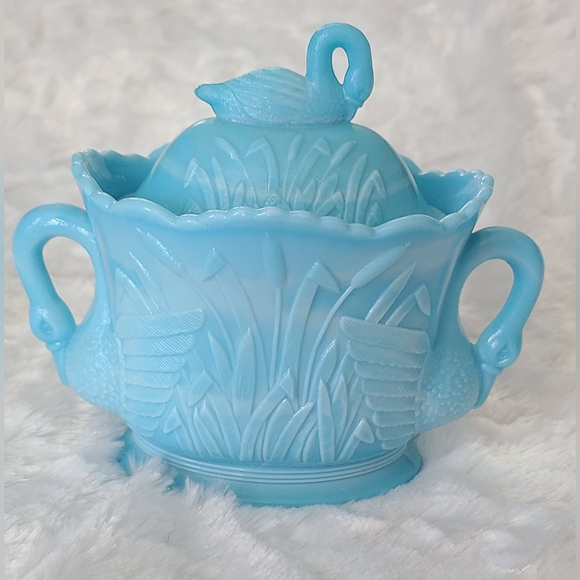 VINTAGE Westmoreland Blue Milk Glass Swan Cattail Creamer & Sugar Bowl With Lids - Picture 6 of 16